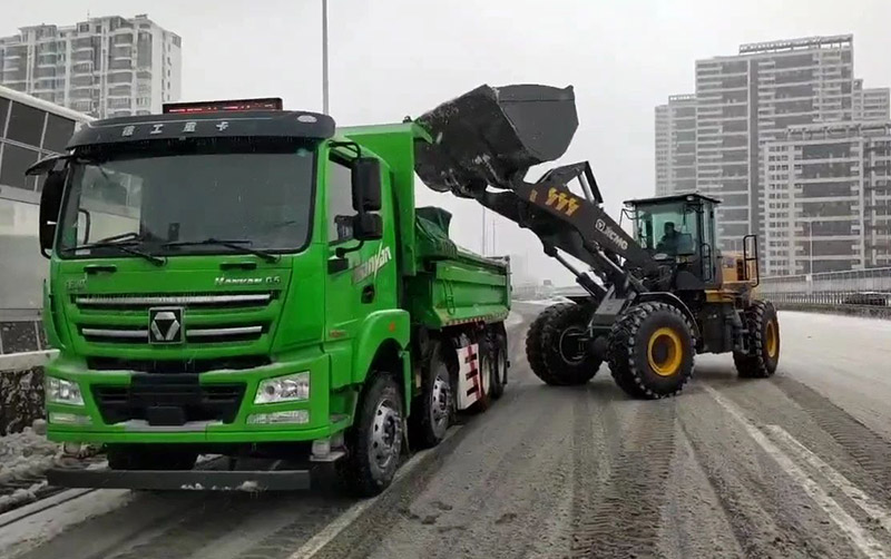 除雪保流通，尊龙凯时汽车在行动