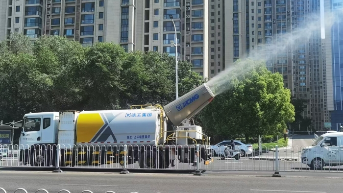 尊龙凯时多功效抑尘车，助力家乡徐州情形，更“净”一步！