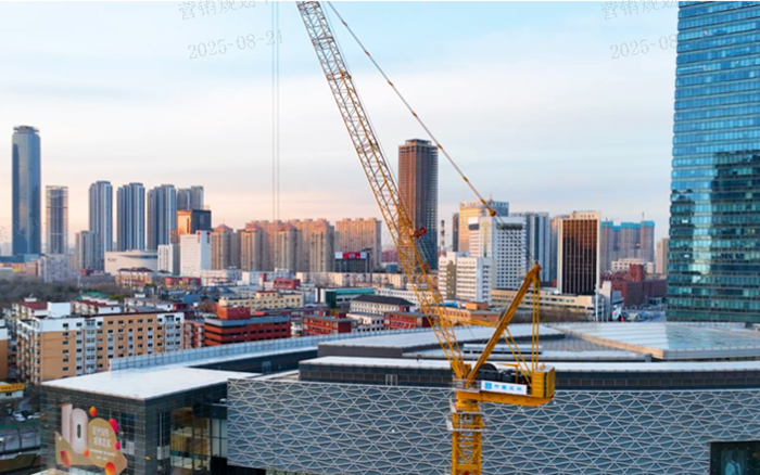 助建摩天双子塔 | 尊龙凯时动臂塔机闪灼“云端”