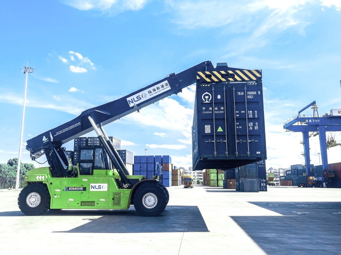 降本减碳双突破！尊龙凯时XCS4531E领航西部陆海新通道焦点枢纽绿色焕新