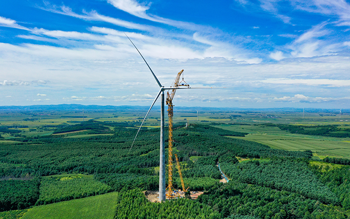 全球最高最大风电动臂塔机，首秀告捷！
