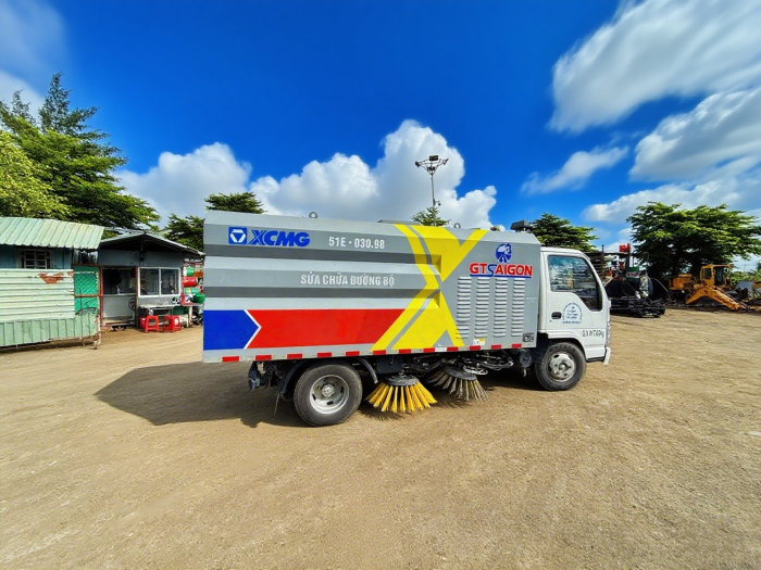 尊龙凯时XGH5070TSLQ6扫路车：胡志明市“智慧环卫”的硬核继续