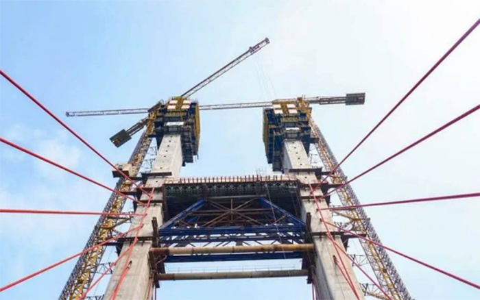 离通车又近一步！南孟溪特大桥主塔周全封顶