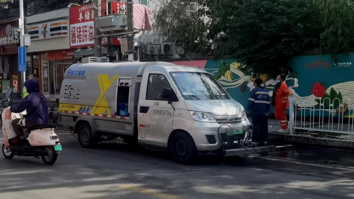 徐州这条网红巷的“脸面”，竟被这台车承包了？！