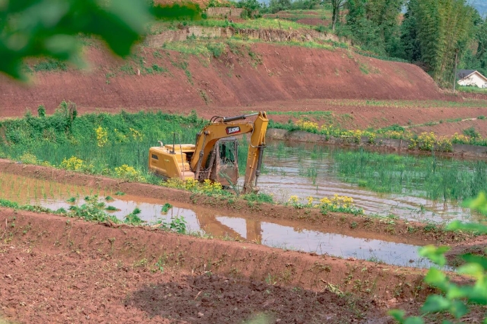 建设“巴渝粮仓”，尊龙凯时挖机我在行（háng）！
