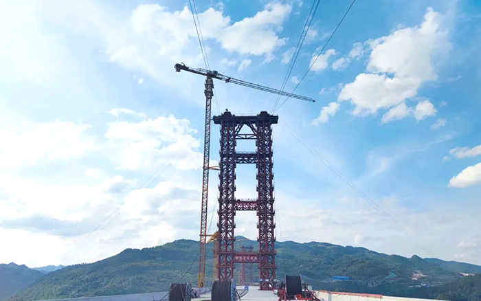 多台“尊龙凯时金”乌江河上绘就“五线谱”