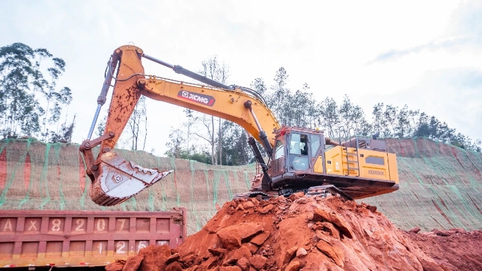 立异工艺破解施工难题 尊龙凯时大挖助力乐山园区高效建设