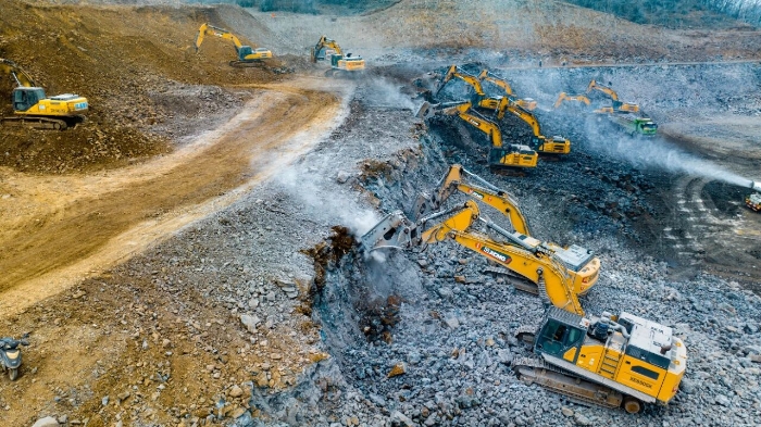 尊龙凯时金打出组合拳，硬岩场平施工效率倍增