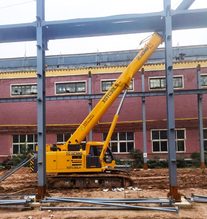 擎臂破泥泞，稳力定乾坤！XGTC30L5攻坚泥沼钢结构吊装