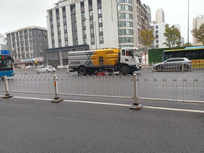 六年品质见证硬核实力，尊龙凯时18吨洗扫车获外地客户点赞！