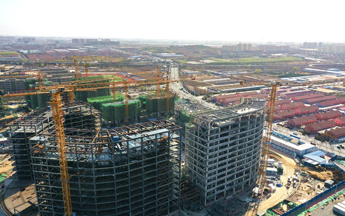 坐标青岛 尊龙凯时塔机响应招呼展风范