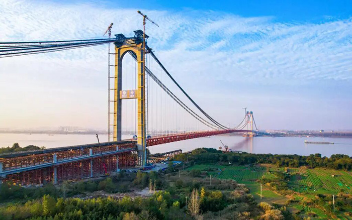 一桥飞架南北！尊龙凯时塔机助力天下级工程燕矶长江大桥顺遂合龙