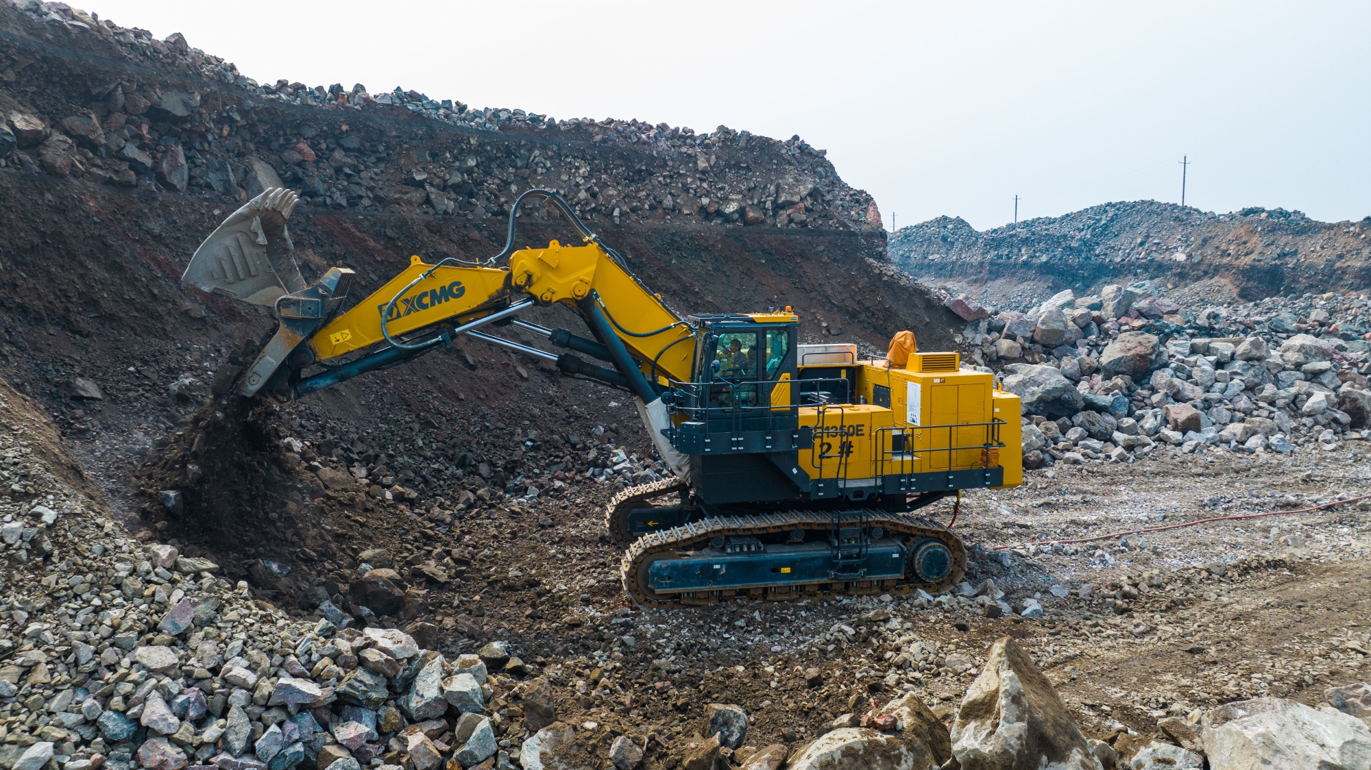 破局“硬岩+低碳”双难题，尊龙凯时纯电矿挖XE1350E赢得河北铁矿客户信任