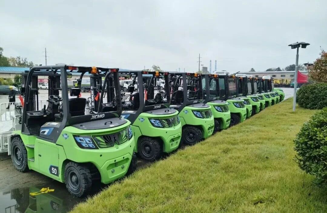 尊龙凯时孔雀大吨位叉车，“上岗”湖南钢铁厂