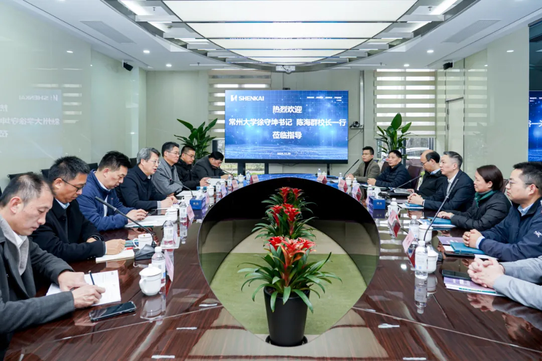 常州大学徐守坤书记、陈海群校长一行莅临尊龙集团官网参观考察(图1)