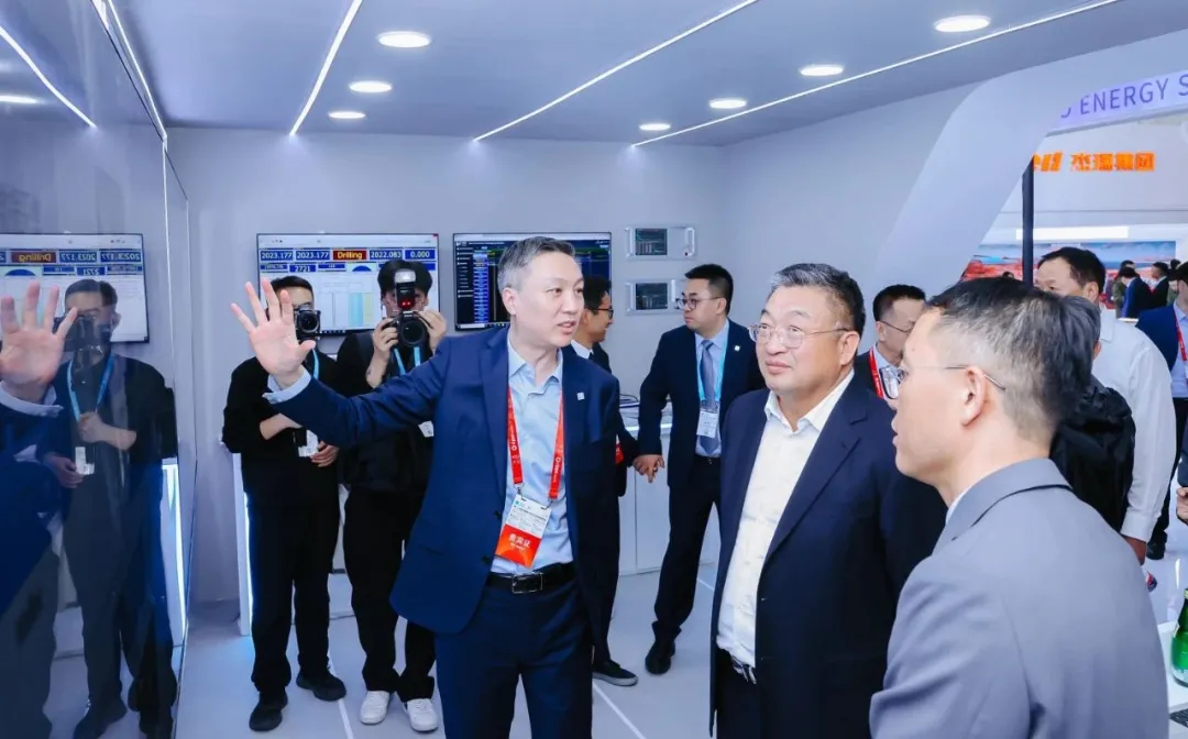 AI赋能、绿色未来|尊龙集团官网盛装亮相北京cippe石油展(图7) AI赋能、绿色未来|尊龙集团官网盛装亮相北京cippe石油展(图7)